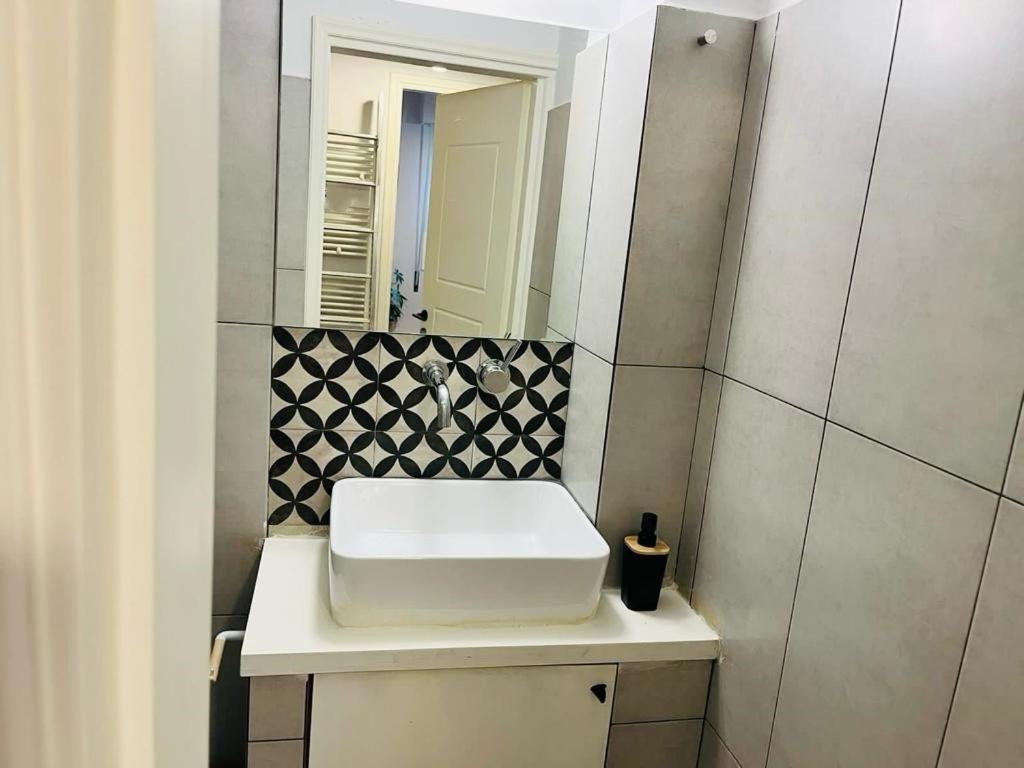 Exarcheia Urban Studio Apartment Athens Ngoại thất bức ảnh